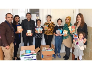 Öğrencilerden, Kitabı Olmayan Okullara Kitap Bağışı