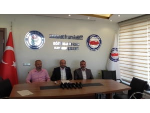 Aldın Kalkan, "İstiklal Marşı İmanın Şuuru, Zaferin Destansı Şiiridir"