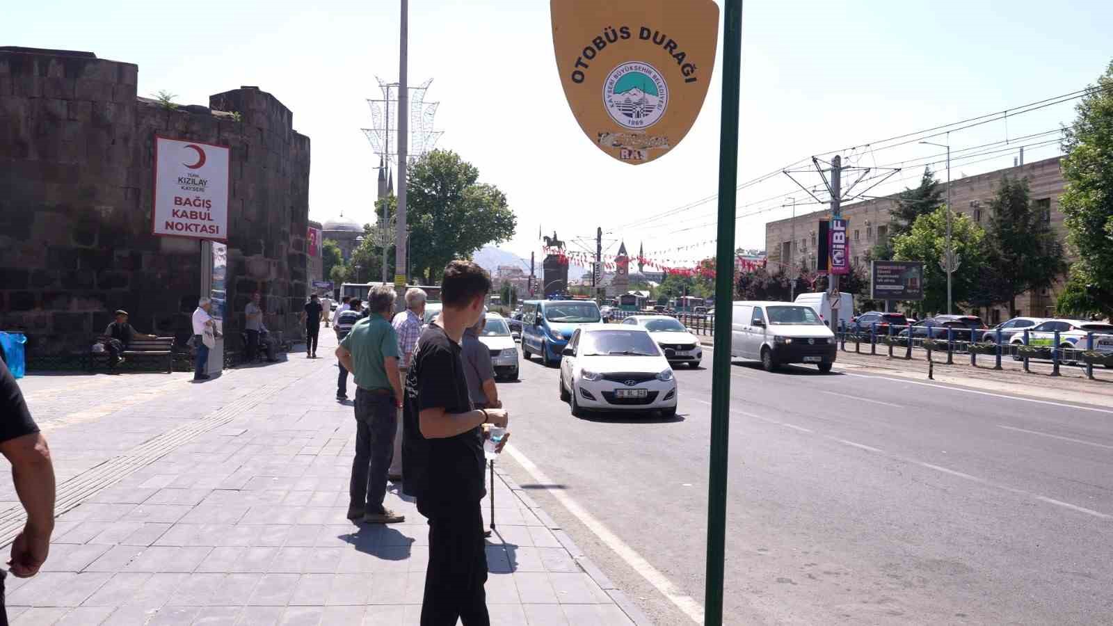 buyuksehir-zabita-dan-otobus-duraklarinda-denetim
