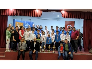 Büyükşehirli Satranççılardan 3 Şampiyonluk