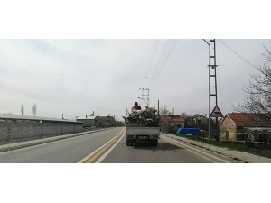 Kamyon Kasasındaki Tehlikeli Yolculuk Kamerada