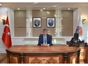 Validen Mehmet Akif Ersoy’u Anma Mesajı