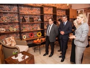 Engelli Bireylerin Rahatça Gezebileceği Afiş Ve Seramik Sergisi Açıldı