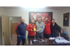 Zonguldak Kömürspor Taraftarlarından Spor Adamına Plaket