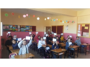 Öğrencilerden Mehmetçiğe 200 Mektup