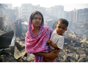 Bangladeş’te Gecekondu Mahallesinde Yangın