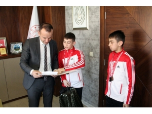 Ağrı Milli Eğitim Müdürü Tekin Başarılı Sporcuları Kabul Etti