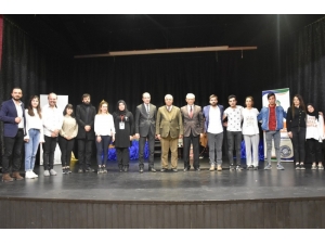 Malatya’da “Bağımlı Değiliz” Adlı Tiyatro Oyunu