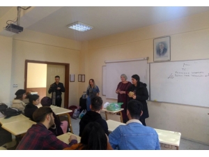 Pamukkale Üniveristesi’nde Eski Kıyafetler Yenilendi