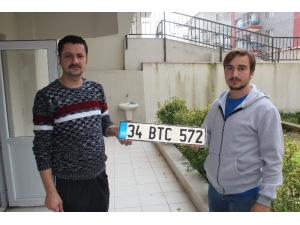 Köpeğe Çarpıp Kaçan Sürücü Plakayı Yerde Unuttu