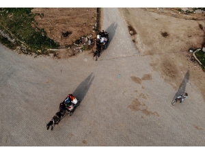 Göçmenlerin At Arabasıyla Alışveriş Yolculuğu