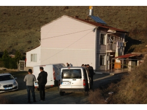 Evine Giren Hırsızı Bıçaklayarak Öldürdü