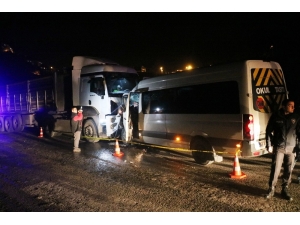 Zonguldak’ta Tır İle Okul Servisi Çarpıştı: 1 Ölü