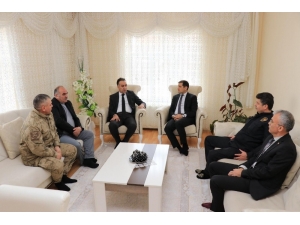 Vali Oktay Çağatay, Şehit Uzman Çavuş Eren Öztürk’ün Ailesini Ziyaret Etti