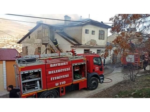 Bayburt’ta Çıkan Yangın Korkuttu