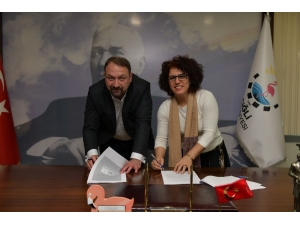 Başkan Gümrükçü, Kadınlar İçin İki Protokole Daha İmza Attı