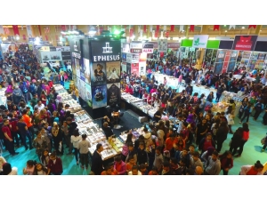 Korona Virüsü Nedeniyle Kitap Fuarı Ertelendi