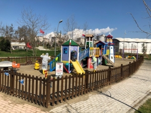 Büyükçekmece’de Çocuk Oyun Parkları Dezenfekte Ediliyor