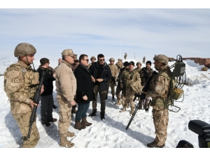 Kardan Tünellerle Girişleri Yapılan Üs Bölgelerinde Vatan Nöbeti