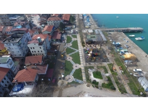 Akçakoca’da Liman Bölgesindeki Parkta Çalışmalar Sona Geldi