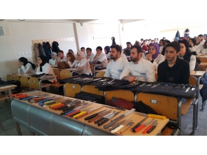 Aşçı Adaylarına Bıçak Eğitimi Verildi