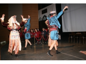 Türk Bayrakları İle Andılar