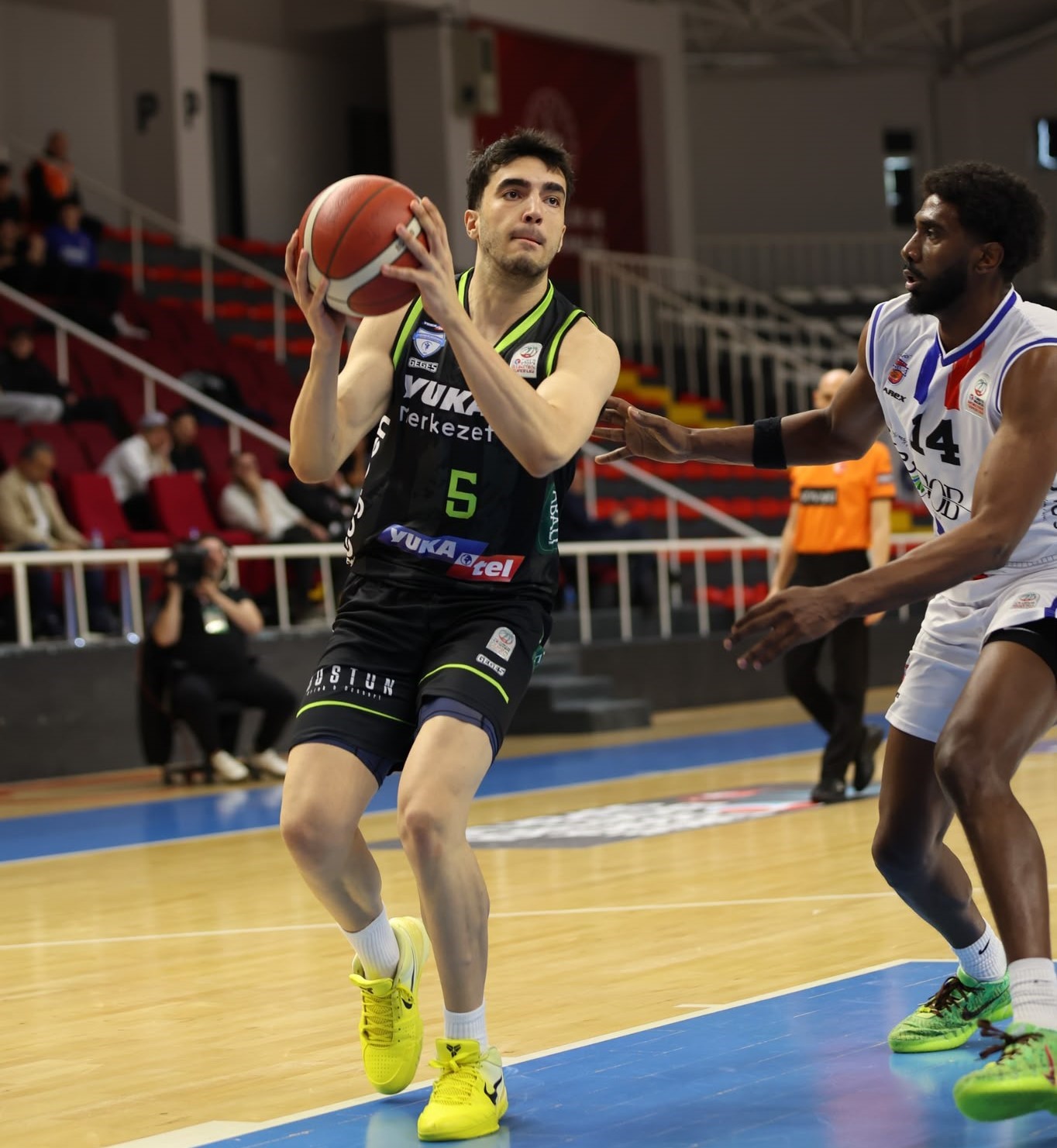 y-denizli-basket-da-egemen-ve-mustafa-sami-takimda-kaldi