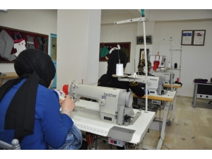 Kadın Kültür Merkezinde Eğitimler Sürüyor