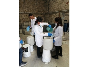 Öğrenciler Korona Virüse Karşı Günde 6 Ton Dezenfektan Üretiyor