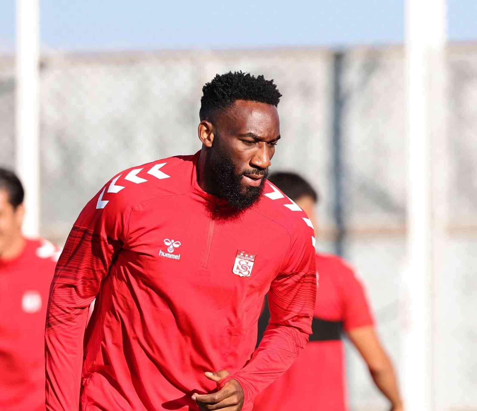 sivasspor-aaron-appindangoye-nin-sozlesmesini-yeniledi