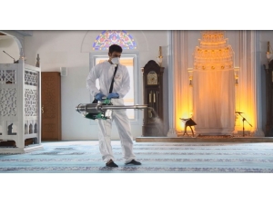 Ataşehir Belediyesi Okulları, İbadethaneleri Ve Parkları Mikrop Ve Virüslere Karşı İlaçlıyor