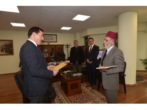 Karatay Belediyesinden Vatandaşla Ve Personeline Anlamlı Hediye