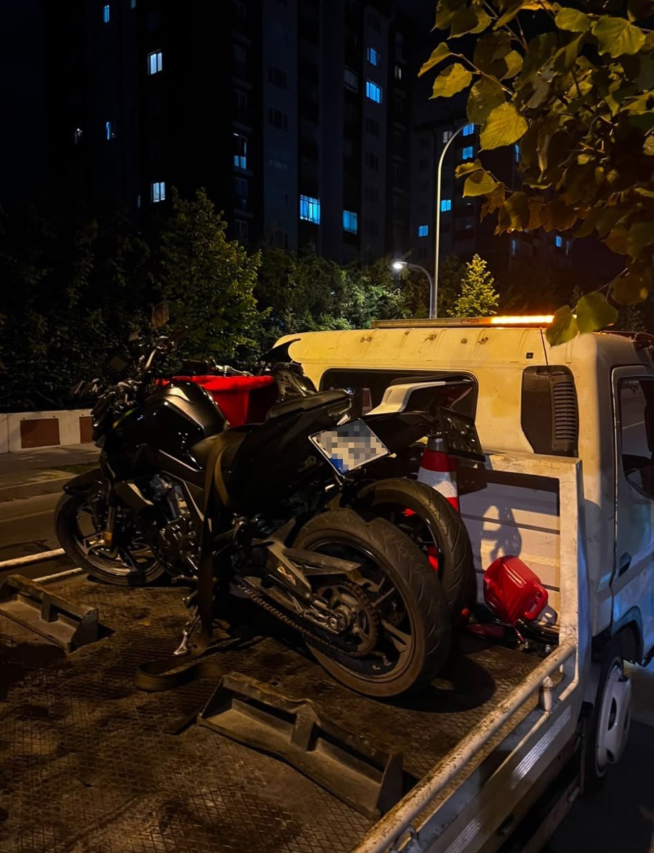 basaksehir-de-trafikte-tehlikeli-hareketler-yapan-motosikletliye-310-bin-lira-ceza