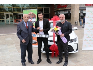 600 Tl’lik Alışveriş İle 200 Bin Tl Değerindeki Aracı Kazandı