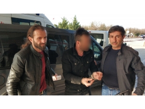 Yurt Dışında İş Vaadiyle Dolandırıcılık İddiasına Gözaltı