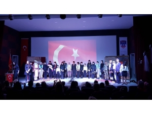 Mer Kolejinde İstiklal Marşı Coşkusu