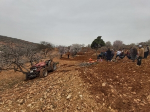Traktör Altında Kalan Veteriner Hayatını Kaybetti