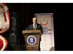 Vali Toraman: "Mehmet Akif Ersoy, Zamanı Aşan Bir Şair"