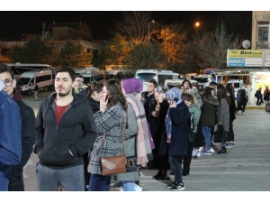 Okulların Tatil İlan Edilmesiyle Öğrenciler Otogara Akın Etti