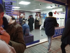 Rize’de Öğrenciler Otobüs Firmalarına Akın Etti