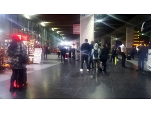 İzmir Otogarında ‘Eğitime Ara’ Hareketliliği