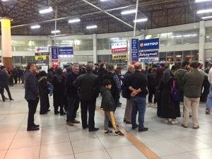 Okulları Tatil Oldu, Öğrenciler Yazıhanelere Akın Etti