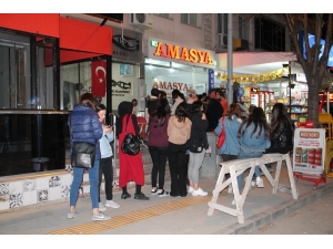 Amasya’da Otobüs Yazıhanelerinde Bilet Kuyruğu