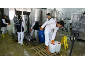 Meslek Liseli Öğrenciler Korona Virüse Karşı Gece Gündüz Türk Malı Dezenfektan Üretiyor