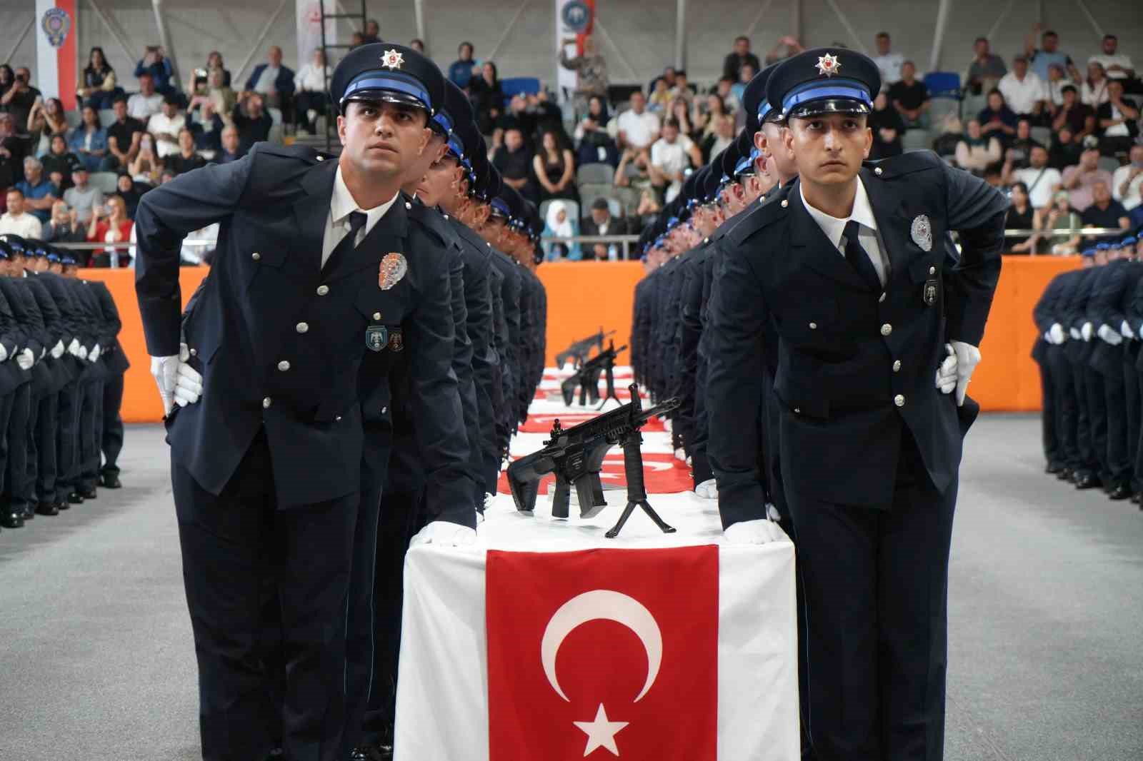 bayburt-ta-342-polis-adayi-mezuniyet-sevinci-yasadi