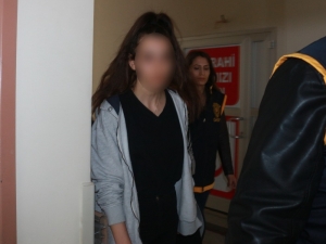 Babasını Öldüren Genç Kız Tutuklandı