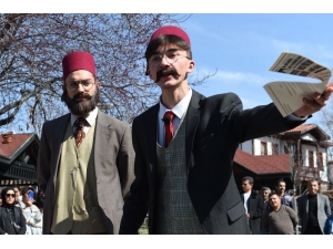 Hamamönü Sokaklarında İstiklal Tiyatrosu