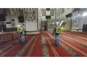 Bursa’da Ulucami Ve Türbelerde Virüs Temizliği