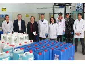 Fabrika Gibi Okulda 12 Çeşit Temizlik Malzemesi Üretiliyor