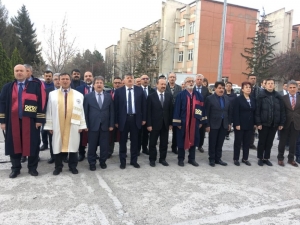 Rektör Çalış: “Türk Milleti Temiz Bir Millet Olduğu İçin Virüsü Çabuk Atlatacağız”